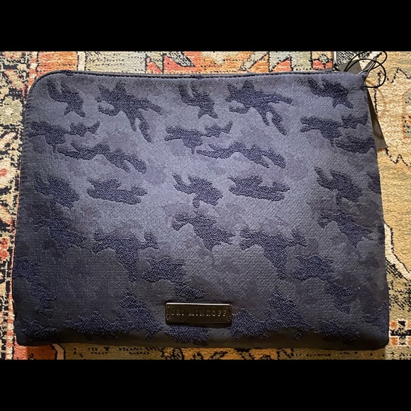 Uri Minkoff Warren Pouch - Picture 3 of 4